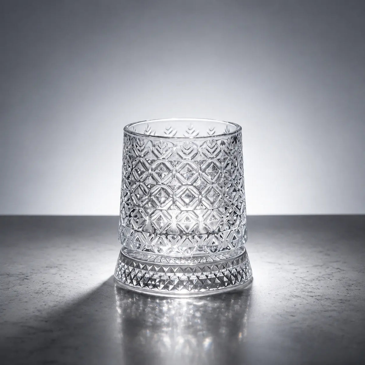 360° Spinning Whiskey Glass 🥂 Rotatable Crystal Glass